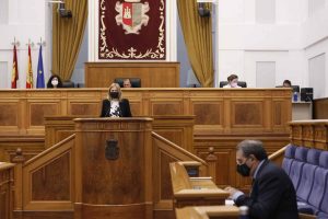 Parlamento autonómico anima a los gobiernos central y autonómico a apoyar a pymes y autónomos por la crisis de COVID-19