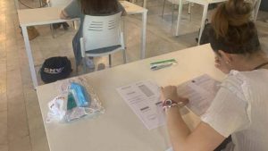 El Gobierno regional repartirá más de 42.000 mascarillas y otros tantos hidrogeles para las pruebas de la EVAU que comienzan mañana