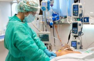 La reducción de hospitalizados en UCI por COVID-19 se reduce a niveles de primeros días de abril en Castilla-La Mancha