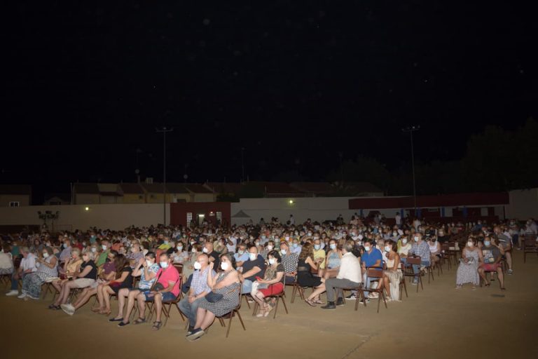 Los espectáculos musicales y de variedades triunfan en las noches de feria de Manzanares