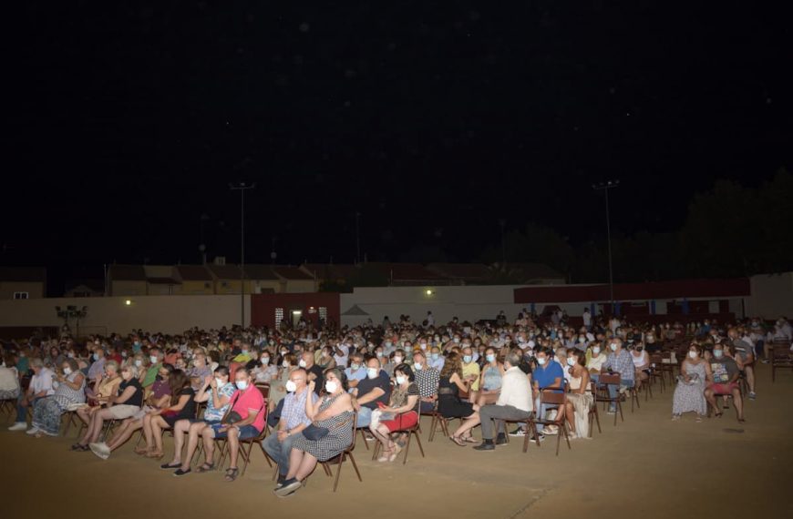 Los espectáculos musicales y de variedades triunfan en las noches de feria de Manzanares