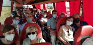 En una excursión a Puy du Fou participaron 156 personas de “Segunda Juventud” y mayores de 60 años