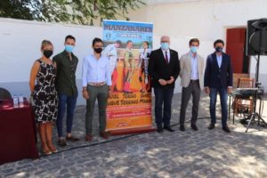Atractivo cartel de la feria taurina de Manzanares con motivo de la feria y fiestas 2021