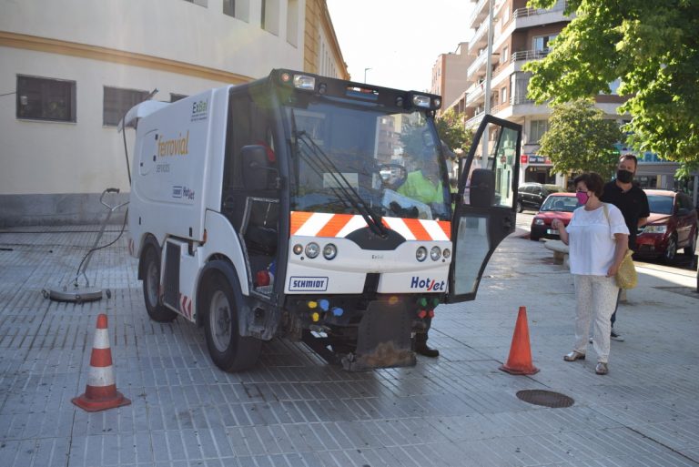Operativo de limpieza intensiva en distintas zonas del centro de Puertollano Operativo de limpieza intensiva en distintas zonas del centro de Puertollano