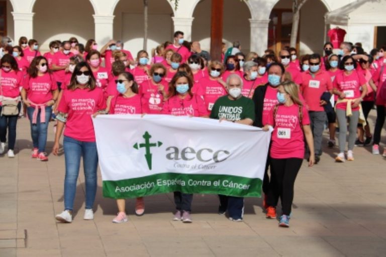 300 personas participaron en la marcha solidaria contra el cáncer de mama en Manzanares