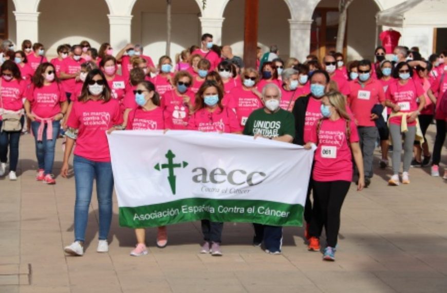 300 personas participaron en la marcha solidaria contra el cáncer de mama en Manzanares