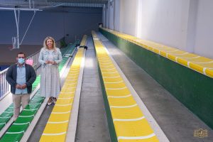 Renovados los asientos de la grada del pabellón San José de Tomelloso
