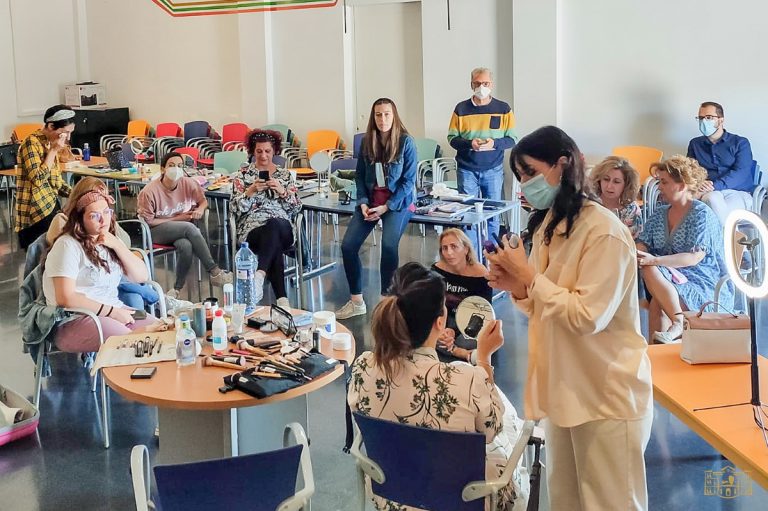 Un taller de caracterización se realizó en Tomelloso con participación de los grupos de teatro locales Un taller de caracterización se realizó en Tomelloso con participación de los grupos de teatro locales