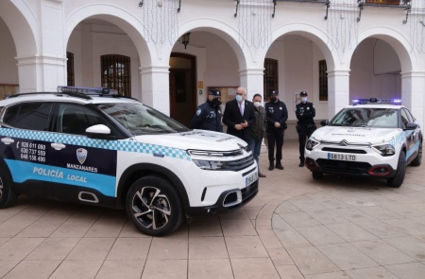 2 nuevos coches, uno eléctrico y otro híbrido, ha estrenado la Policía Local de Manzanares con inversión de más de 80.000 euros