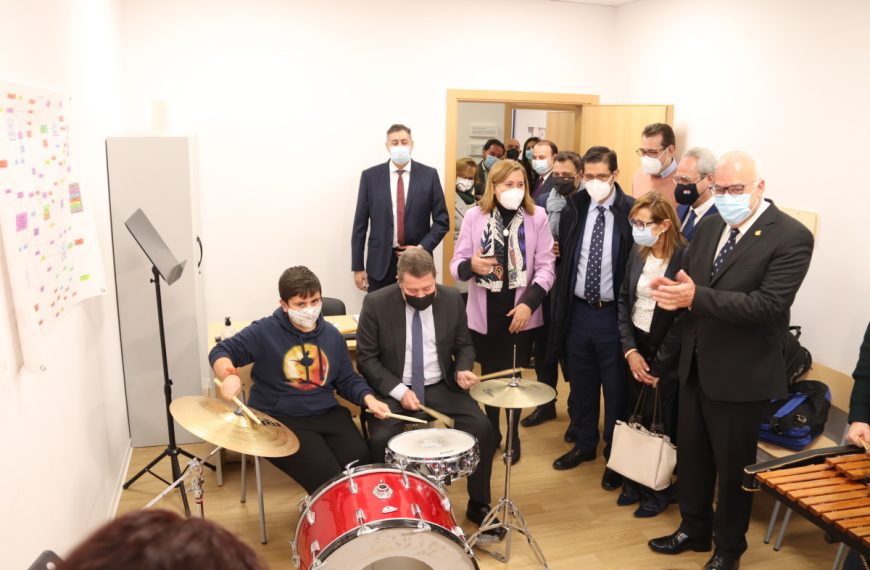 Inauguradas las nuevas instalaciones de la Escuela Municipal de Música y Danza ‘Guillermo Calero’ de Manzanares por el presidente regional