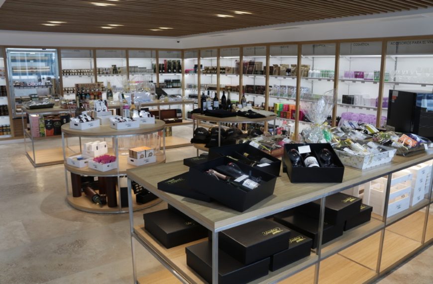 Nueva tienda gourmet de Bodegas Yuntero en Manzanares inauguradael pasado viernes