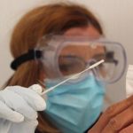 Castilla-La Mancha rebaja los casos respecto al mismo día de la semana pasada y disminuye los ingresados en UCI por COVID