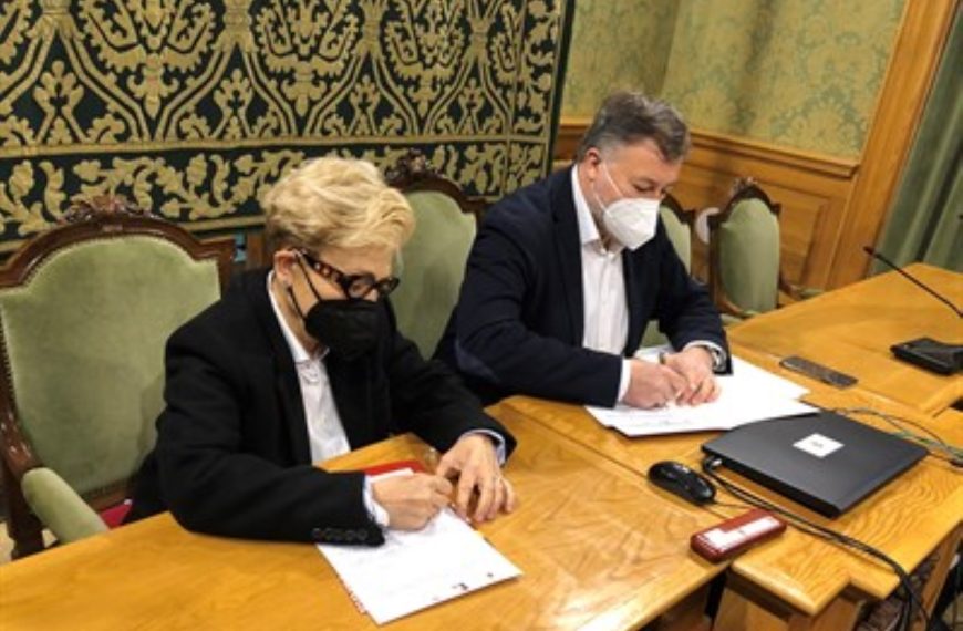 Convenio entre el ayuntamiento de Cuenca y la Asociación Española contra el Cáncer suscrito ayer