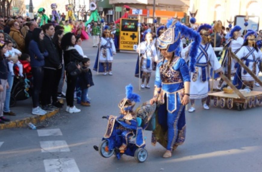 El Concurso Regional de Carrozas y Comparsas del Carnaval de Manzanares vuelve el próximo lunes y desfilarán más de 700 personas