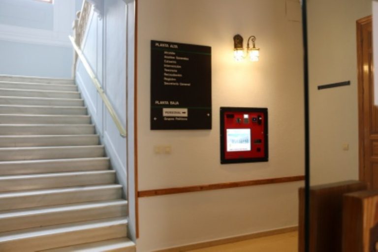 Ya está en funcionamiento el cajero ciudadano del Ayuntamiento de Manzanares