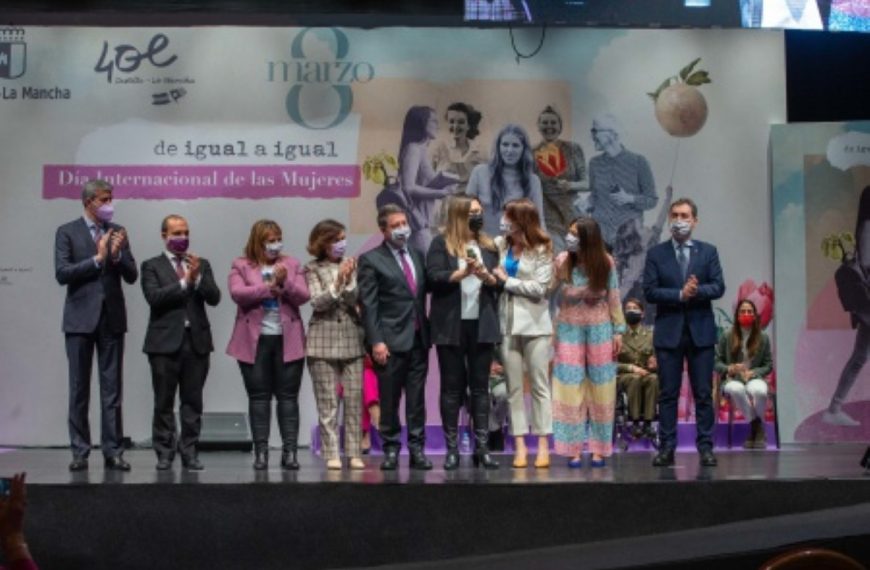 El Centro de la Mujer de Manzanares recibió en Talavera de la Reina el premio a las buenas prácticas en igualdad de género y contra la violencia machista