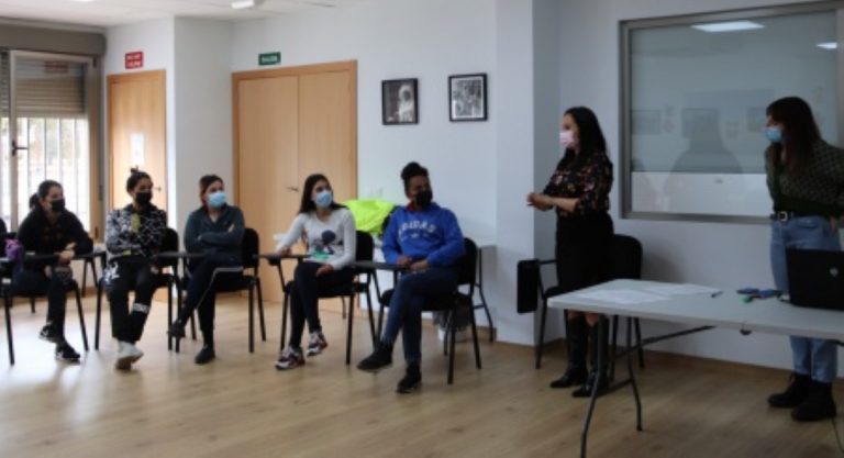 Taller ‘Aula de familia’ en Manzanares proporciona herramientas para resolver conflictos en el seno de la convivencia familiar