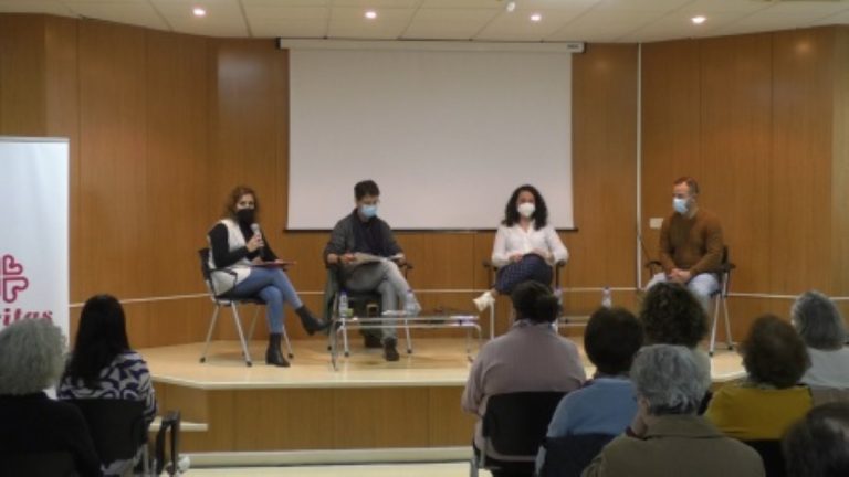 XXXI jornadas de sensibilización de Cáritas Interparroquial en la biblioteca de Manzanares