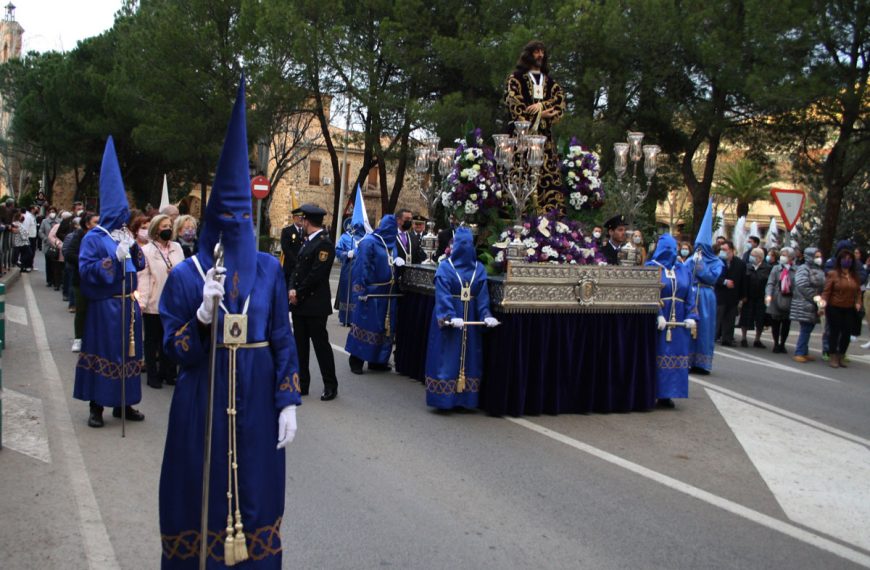 La devoción se ha hecho sentir al paso de las procesiones de Miércoles Santo en Puertollano