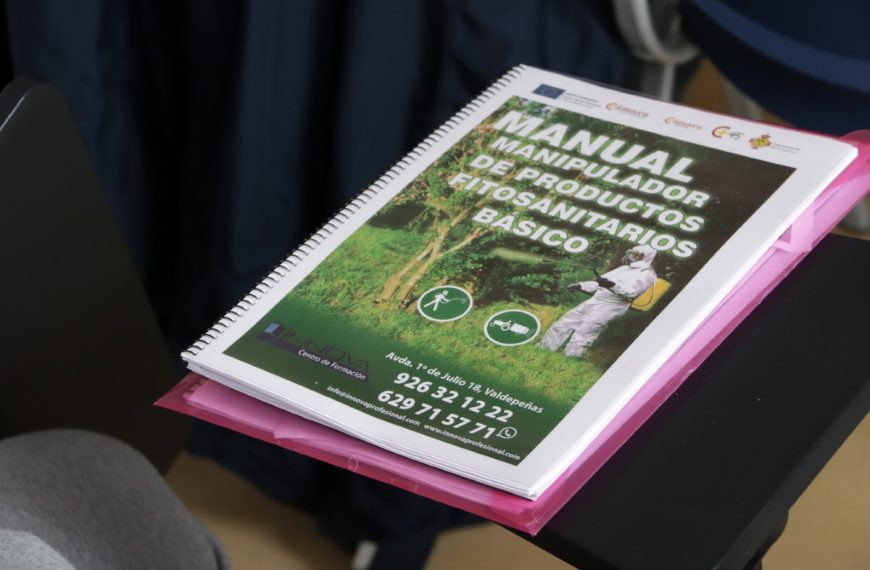 Gracias  al ‘Programa 45+’ personas desempleadas en Manzanares  se forman en mantenimiento de jardines y zonas verdes