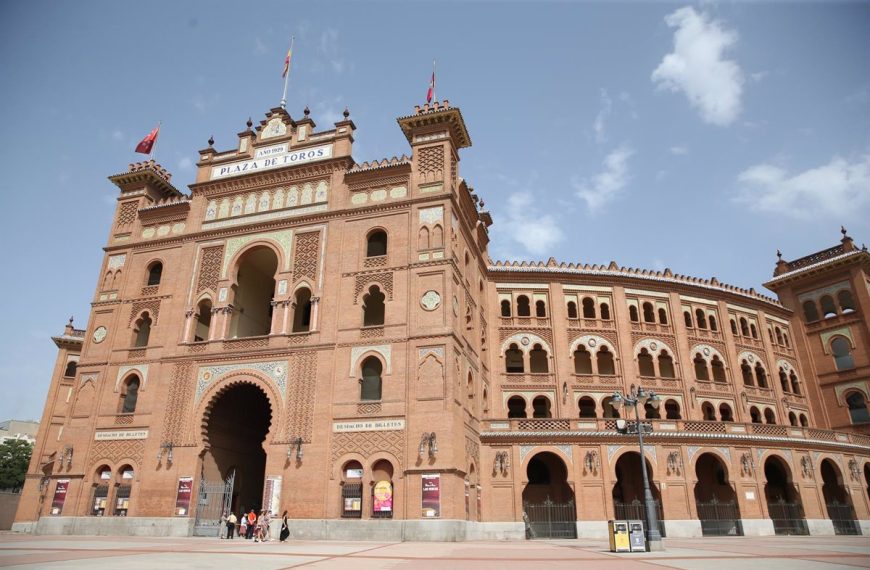 La obra taurina 'Por la Puerta Grande' del artista Emilio Fernández-Galiano llega a la plaza de toros de las Ventas