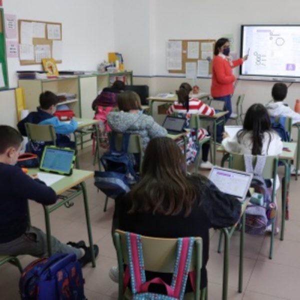 240 becas escolares por un importe de 12.000 euros del ayuntamiento de Manzanares se pueden solicitar ya