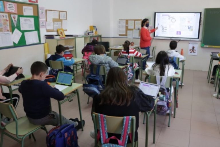 240 becas escolares por un importe de 12.000 euros del ayuntamiento de Manzanares se pueden solicitar ya