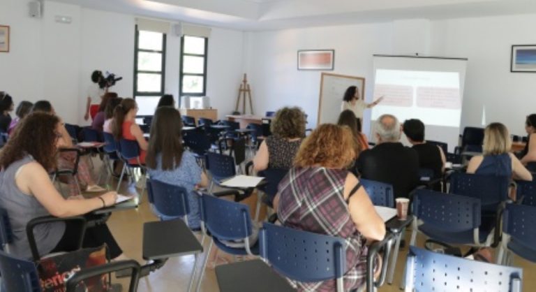 2 sesiones sobre el abordaje de la violencia de género en la adolescencia en el centro social del Nuevo Manzanares
