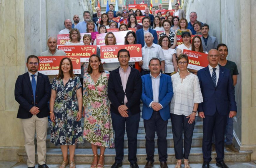 Entregan los cheques económicos a 18 asociaciones sin ánimo de lucro de lo recaudado en La Cultura del Vino