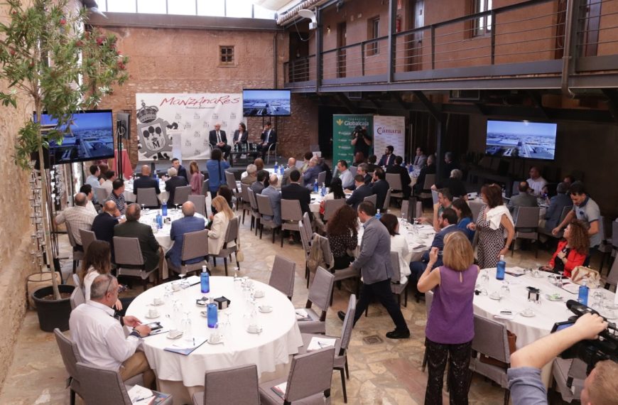 El Castillo de Pilas Bonas acogió las Jornadas Empresariales 2022 de Manzanares con  cinco interesantes conferencias