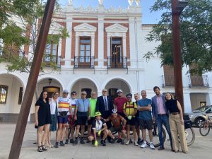 La expedición ‘Jóvenes en bicicleta’ de 9 manzanareños salió esta mañana de la localidad para hacer el Camino de Santiago
