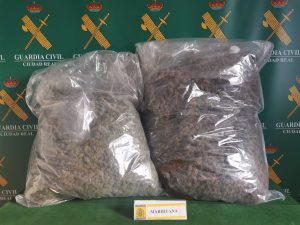 Detenido en Manzanares un conductor que transportaba dos sacos con 11 kilos de marihuana en su vehículo