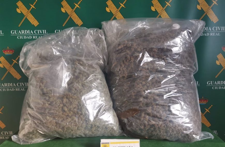 Detenido en Manzanares un conductor que transportaba dos sacos con 11 kilos de marihuana en su vehículo