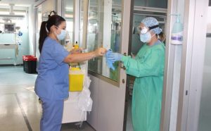 Se mantiene estable el número de pacientes COVID ingresados en UCI en los hospitales de Castilla-La Mancha en la última semana