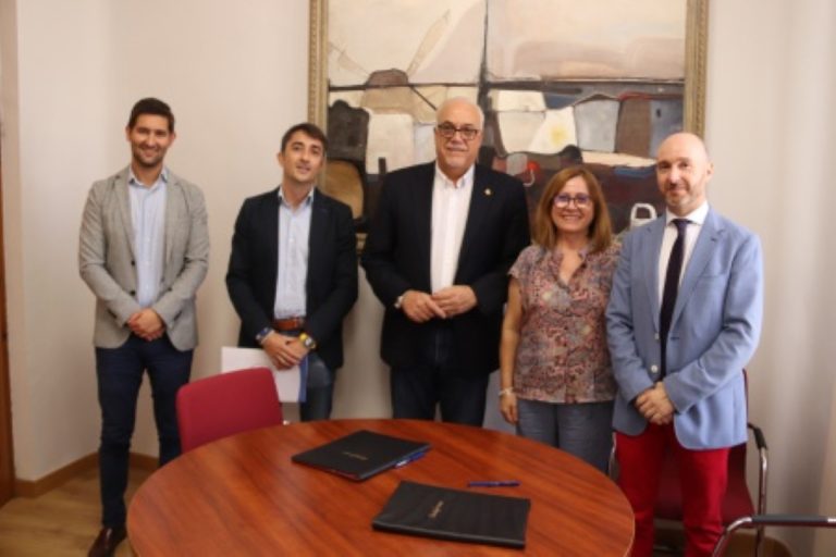 6.000 euros para promocionar a nivel local y provincial la red comercial y empresarial de la localidad aportará el ayuntamiento de Manzanares