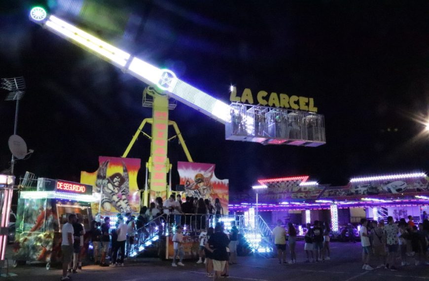 Inauguraron las Feria y Fiestas 2022 de Manzanares con la novedad de las atracciones en el aparcamiento del recinto ferial