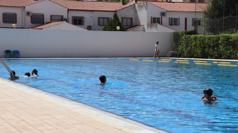 El 4 de septiembre será el último día de apertura de la piscina de verano de Manzanares y el día 5 abre la piscina climatizada