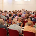 600 personas han participado en la comida homenaje a las personas mayores en el pabellón de muestras de Fercam en Manzanares