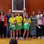 Los niños y niñas participantes en el concurso ‘ManzaQuiz’ recibieron sus premios de manos del alcalde de Manzanares