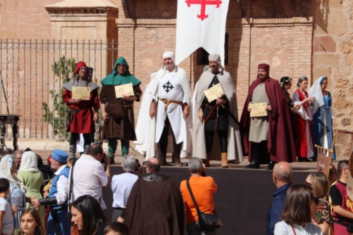 Concurrida elección de los nuevos alcaldes medievales Benito Mora y Gabi Márquez en las Jornadas Medievales 2022 de Manzanares