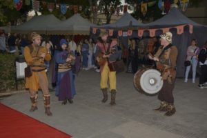 Un éxito los mercados medieval y calatravo en Manzanares con más de 70 puestos de artesanías y más