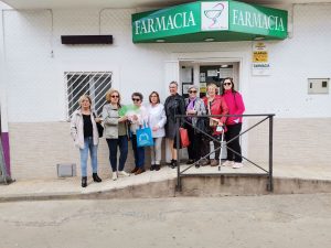 A favor de la lucha contra el cáncer, se recauda más de 1.000 euros de donativo, gracias a la rifa de un abanico