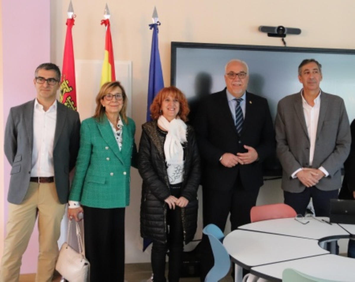 Nueva aula de tecnología aplicada (ATECA) impulsada por la consejería de Educación inaugurada en el IES ‘Azuer’ de Manzanares