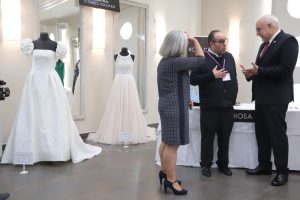 La edición 2022 de “Fiesta de novios” en Manzanares reunió a más de una docena de empresas del sector nupcial