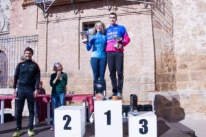 Más de 400 personas participaron en la tradicional Carrera de Navidad de Manzanares que con sus disfraces llenaron las calles de  alegría y colorido