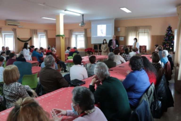 Los 49 usuarios y usuarias del CADI de Manzanares celebraron su fiesta navideña de convivencia