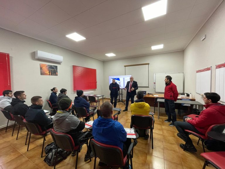 Julián Nieva visita a los 10 nuevos bomberos de la provincia de Ciudad Real que están realizando la formación inicial
