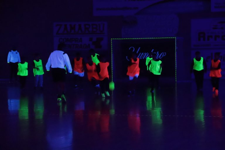 Celebrada la I Neón Handball Cup en el pabellón “Antonio Caba” de Manzanares  una forma muy original de jugar al balonmano