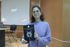 El libro “La atalaya de las entrañas” de Mónica Bellón fue presentado en la Biblioteca Lope de Vega de Manzanares
