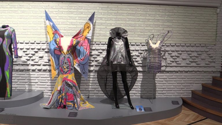 El espectacular vestido diseño de Manuel Piña que lució Cristina Pedroche en las Campanadas 2021-2022 ha vuelto a Manzanares